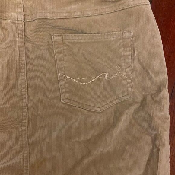 St. Johns Bay Tan Skirt Size 4 - Picture 8 of 8